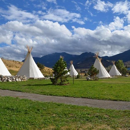 Dreamcatcher Tipi Hotel Gardiner Exterior photo