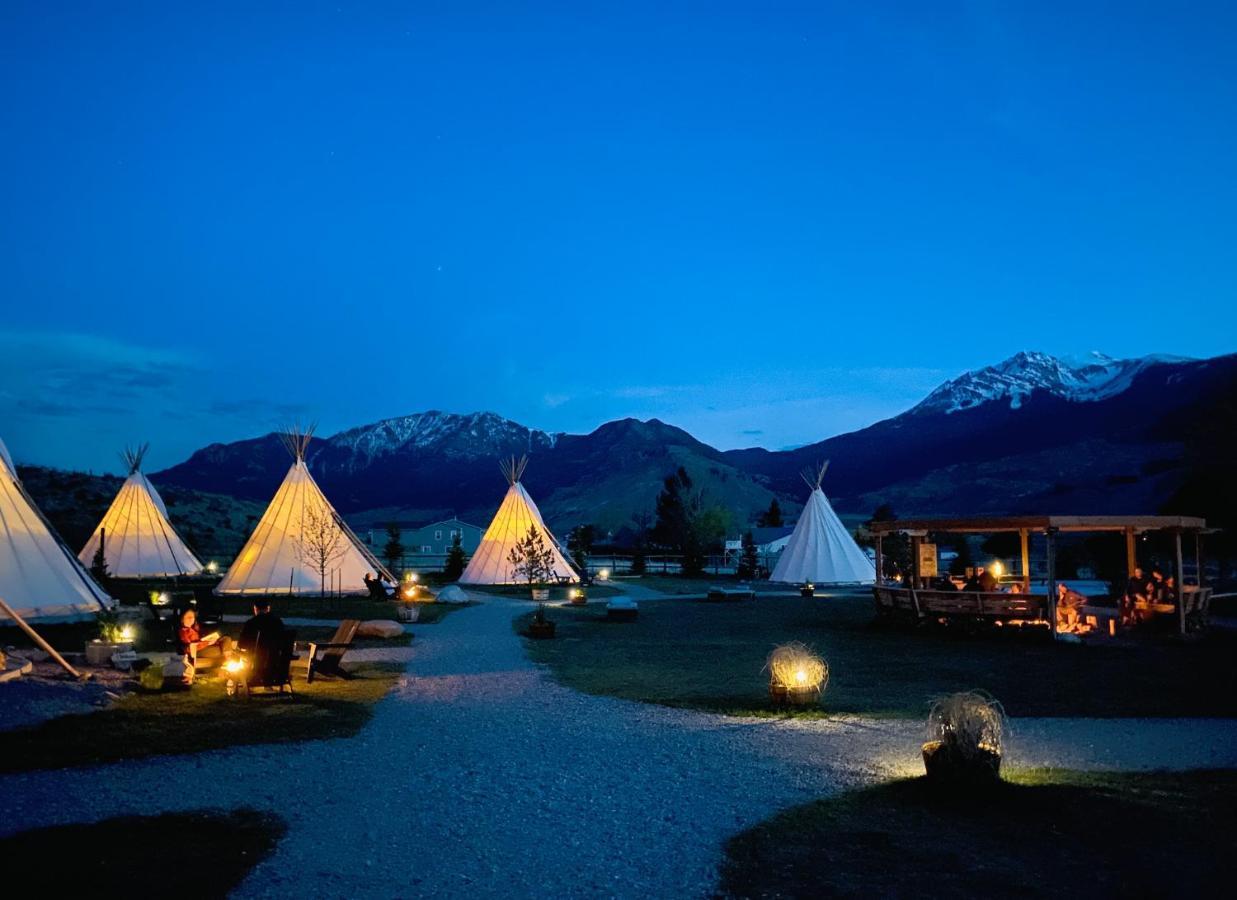 Dreamcatcher Tipi Hotel Gardiner Exterior photo