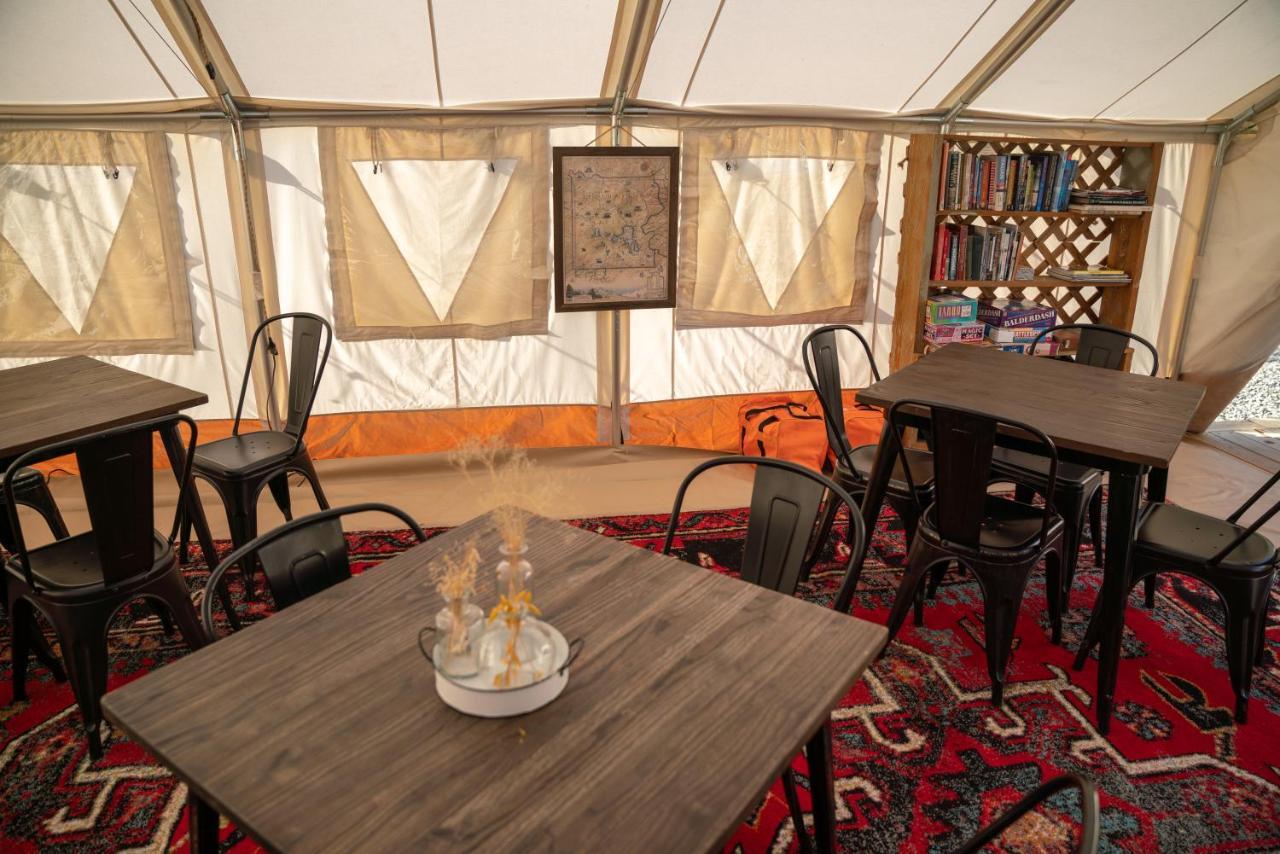 Dreamcatcher Tipi Hotel Gardiner Exterior photo