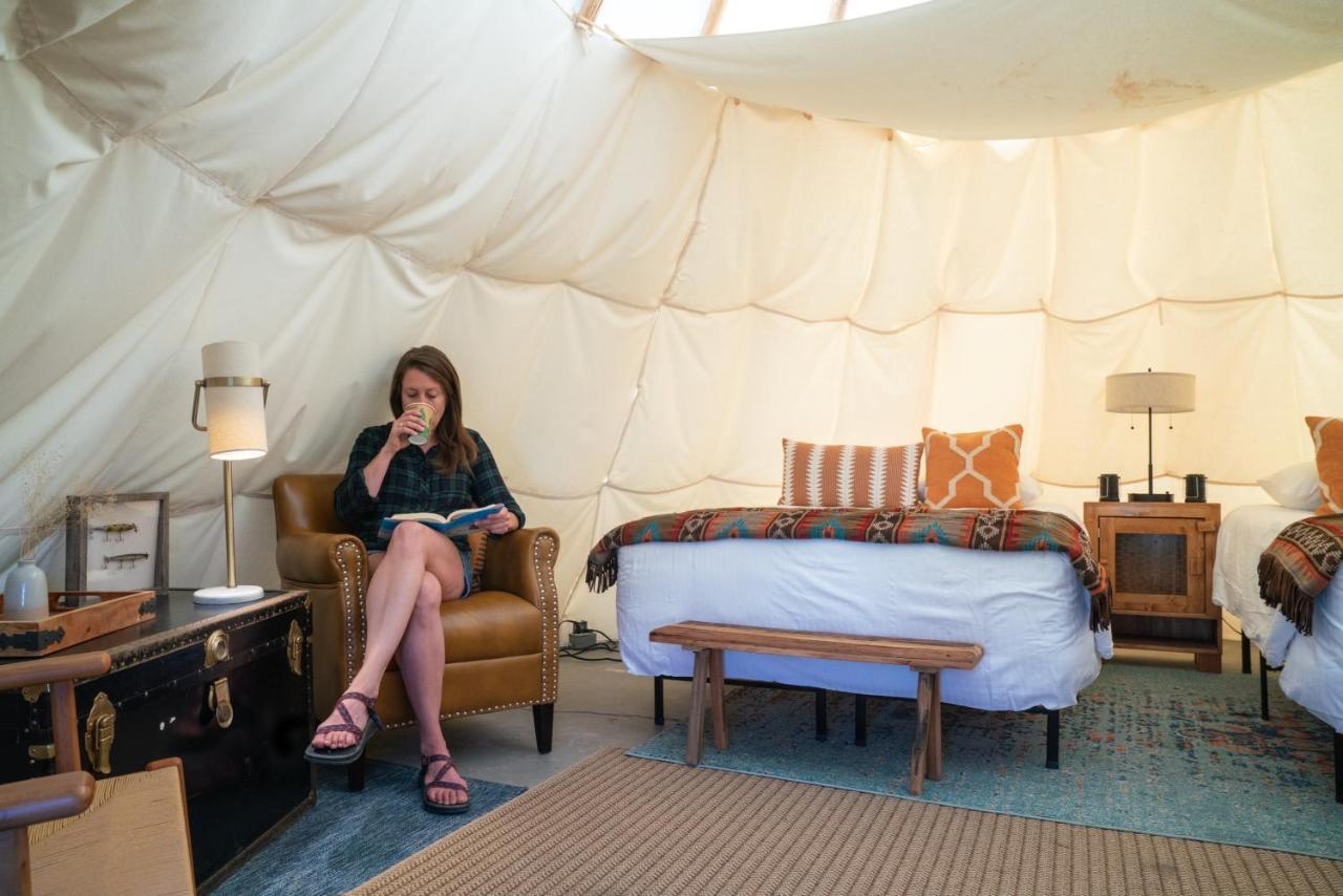 Dreamcatcher Tipi Hotel Gardiner Exterior photo