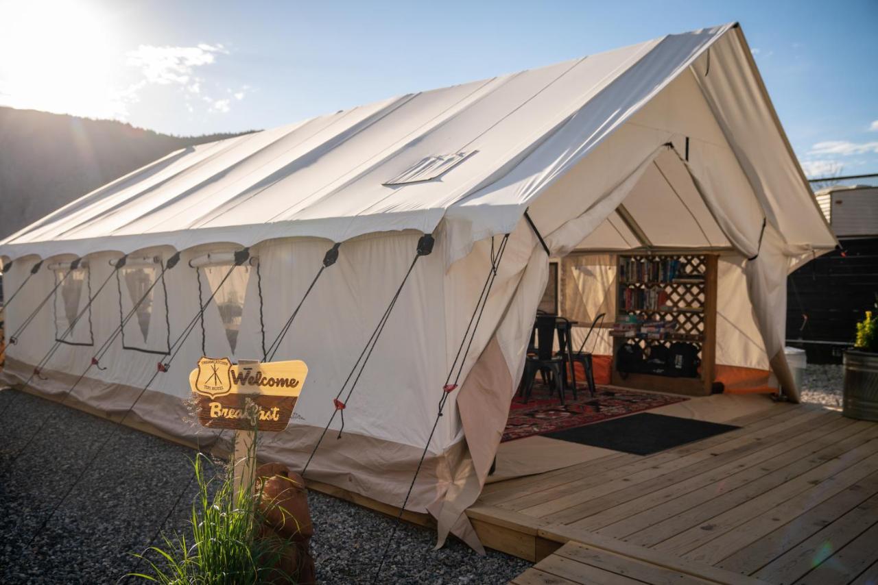 Dreamcatcher Tipi Hotel Gardiner Exterior photo