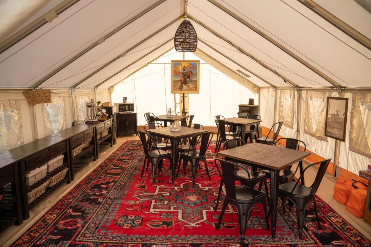 Dreamcatcher Tipi Hotel Gardiner Exterior photo