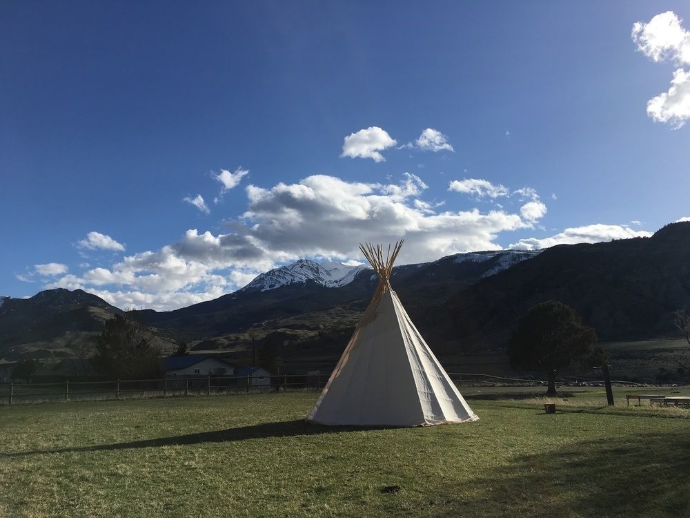 Dreamcatcher Tipi Hotel Gardiner Exterior photo
