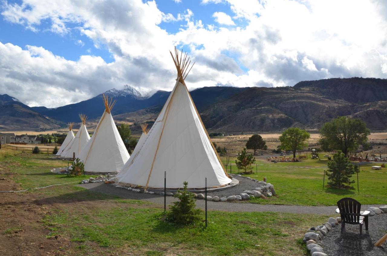 Dreamcatcher Tipi Hotel Gardiner Exterior photo