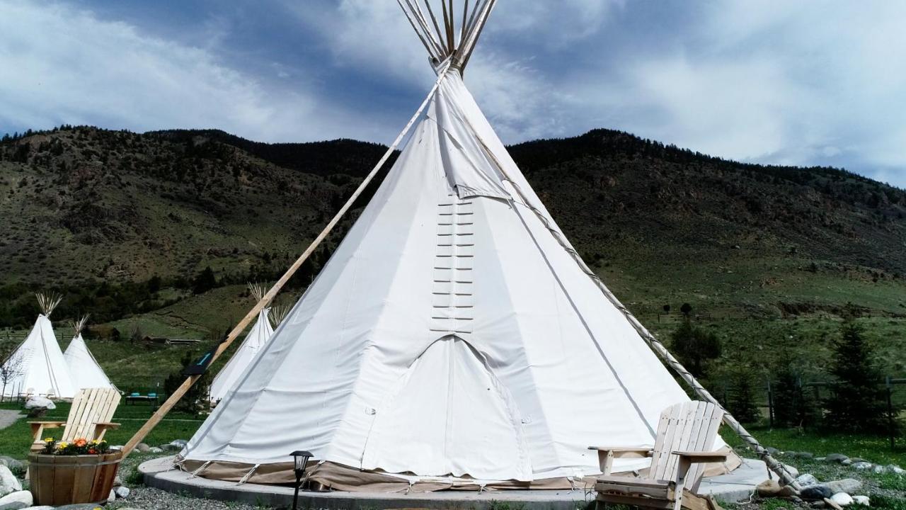 Dreamcatcher Tipi Hotel Gardiner Exterior photo