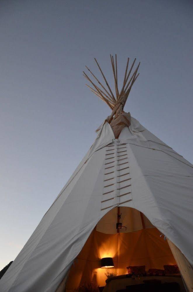 Dreamcatcher Tipi Hotel Gardiner Exterior photo